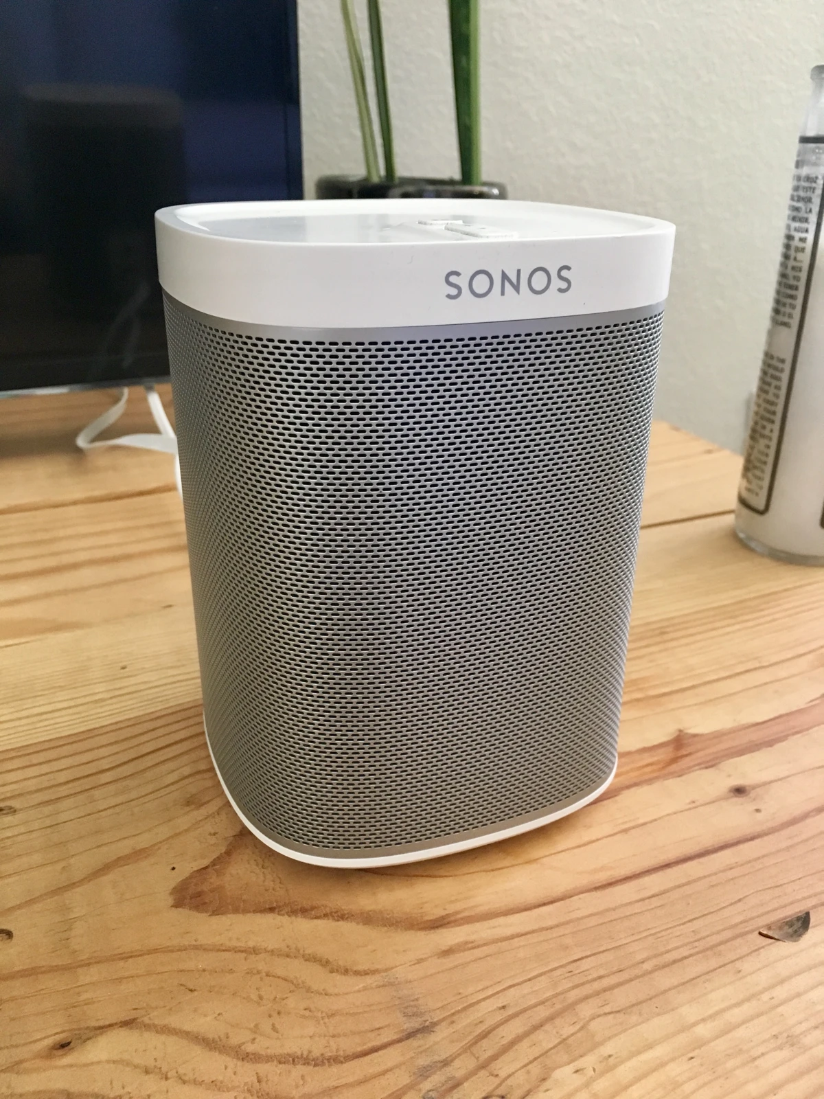 Sonos One speaker white - vertical (40299333622).jpg