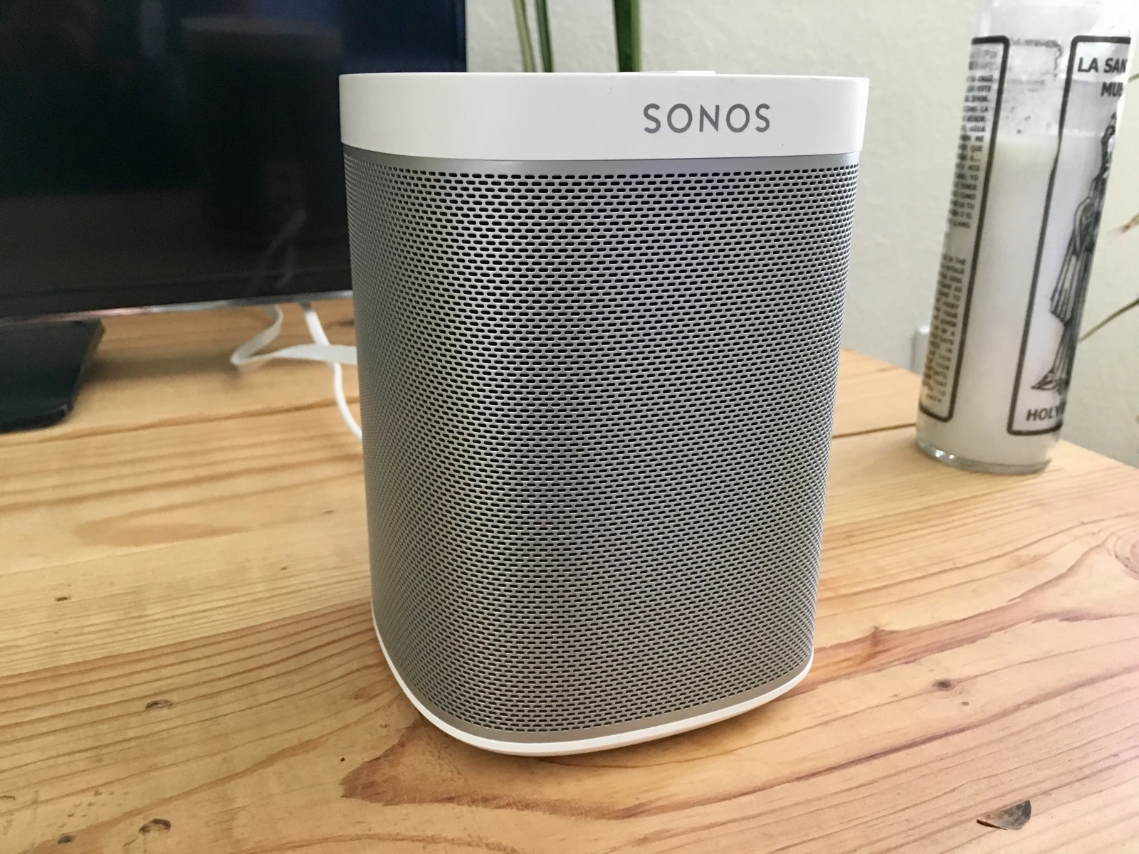 White sonos one speaker - horizontal (25472316397).jpg